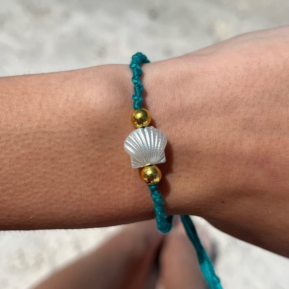 Handmade woven teal pearl shell gold bead bracelet - Picture 1 of 6